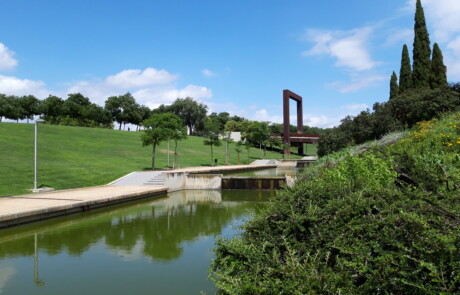 Juan Carlos I, vista esculturas en el parque 1